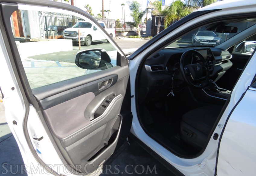 2021 Toyota Highlander - Image 21