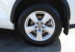 2021 Toyota Highlander - Image 17