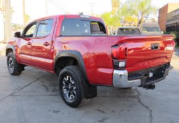 2019 Toyota Tacoma 4WD - Image 11