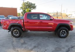 2019 Toyota Tacoma 4WD - Image 7