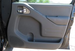 2017 Nissan Frontier - Image 35