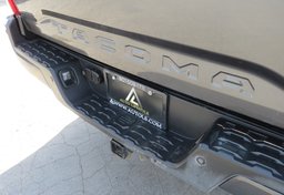 2016 Toyota Tacoma - Image 15