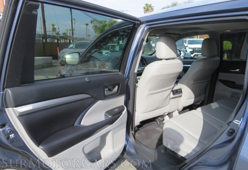 2016 Toyota Highlander - Image 23