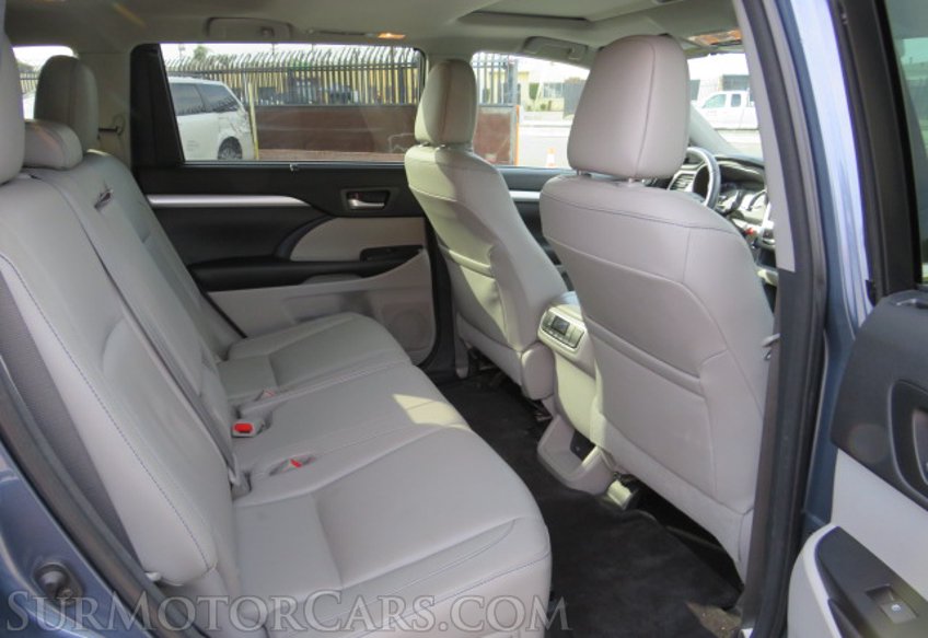 2016 Toyota Highlander - Image 32