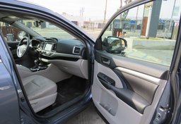 2016 Toyota Highlander - Image 22