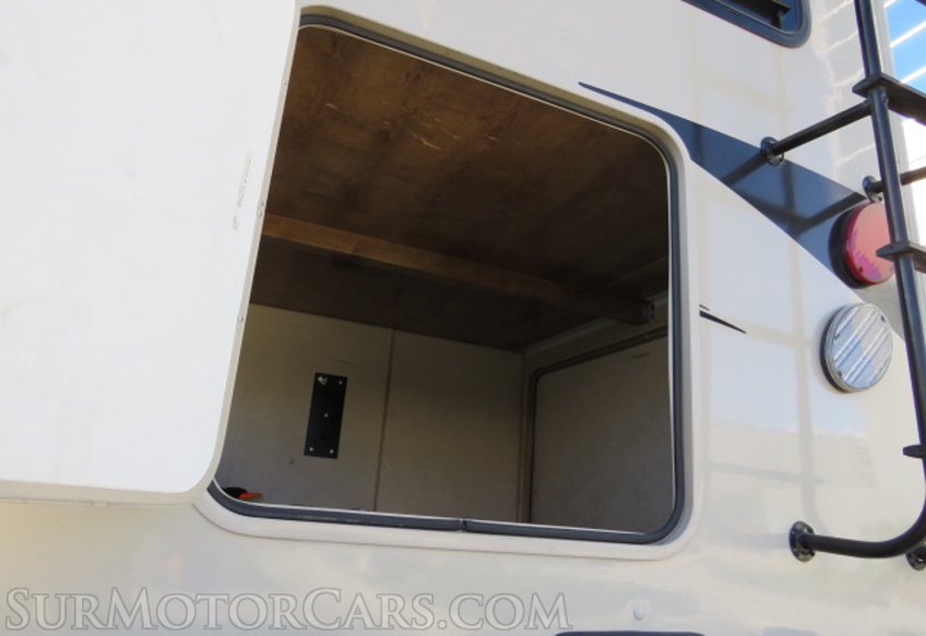 2019 Ford E-Series Cutaway - Image 22