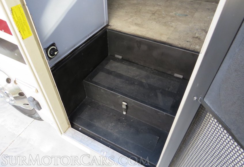 2019 Ford E-Series Cutaway - Image 32