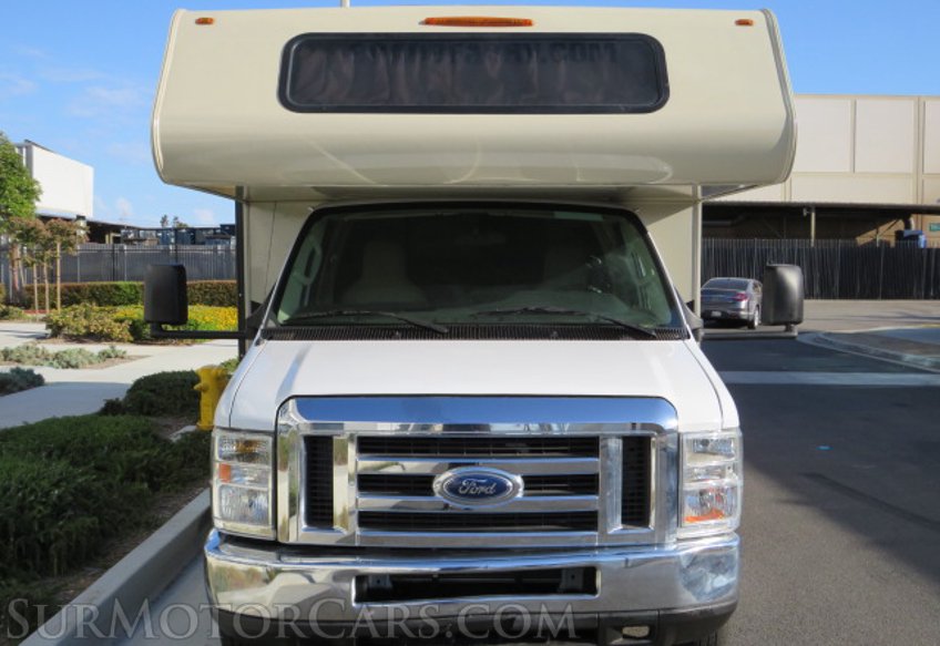 2019 Ford E-Series Cutaway - Image 11