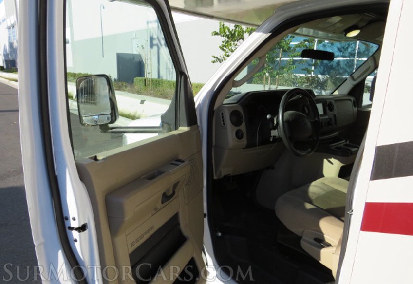 2019 Ford E-Series Cutaway - Image 25