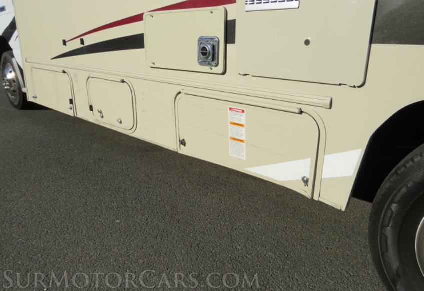 2019 Ford E-Series Cutaway - Image 21