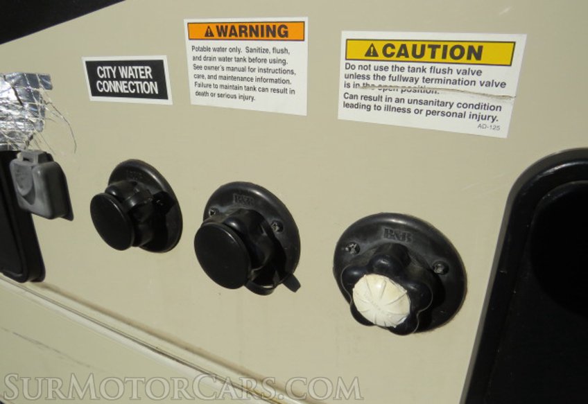 2019 Ford E-Series Cutaway - Image 18