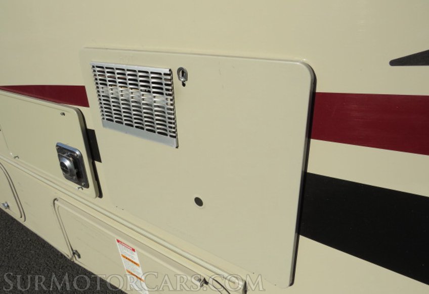 2019 Ford E-Series Cutaway - Image 19