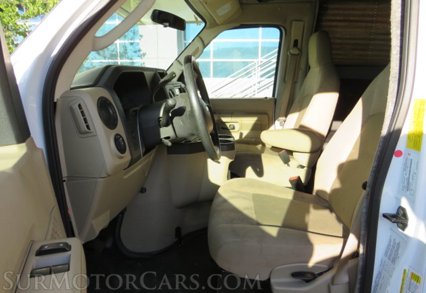 2019 Ford E-Series Cutaway - Image 27