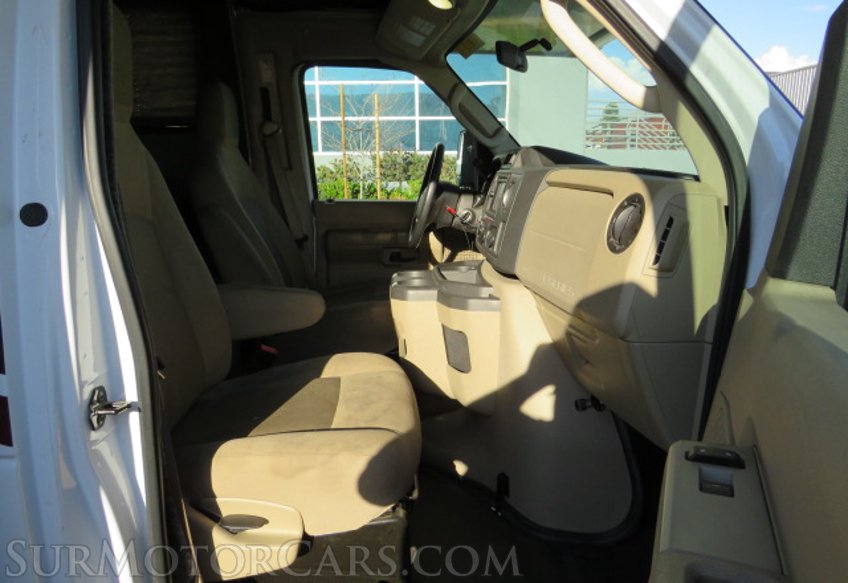 2019 Ford E-Series Cutaway - Image 30