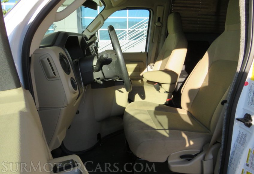 2019 Ford E-Series Cutaway - Image 29