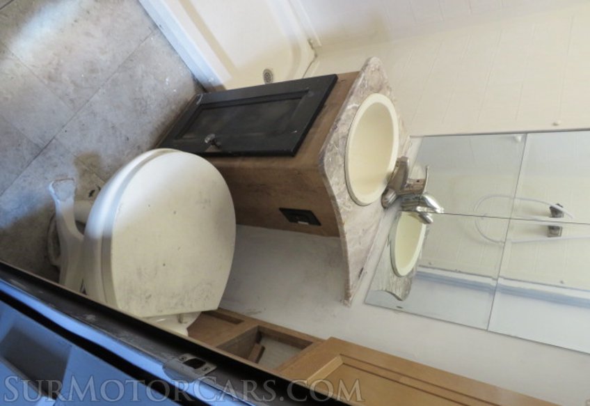 2019 Ford E-Series Cutaway - Image 56