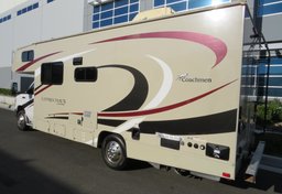 2019 Ford E-Series Cutaway - Image 8