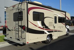 2019 Ford E-Series Cutaway - Image 5