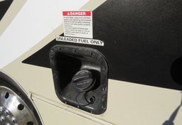 2019 Ford E-Series Cutaway - Image 16