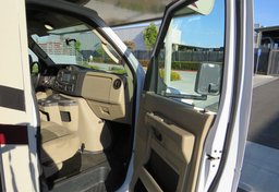 2019 Ford E-Series Cutaway - Image 26