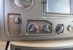 2019 Ford E-Series Cutaway - Image 40