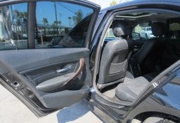 2015 BMW 3 Series - Image 25