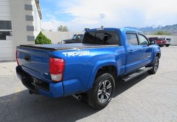 2017 Toyota Tacoma - Image 7