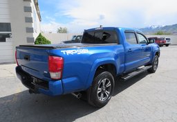 2017 Toyota Tacoma - Image 5