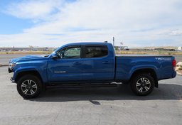 2017 Toyota Tacoma - Image 9