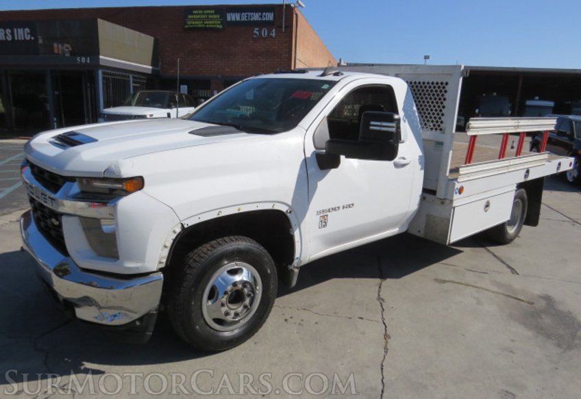 2022 Chevrolet Silverado 3500HD CC - Image 2