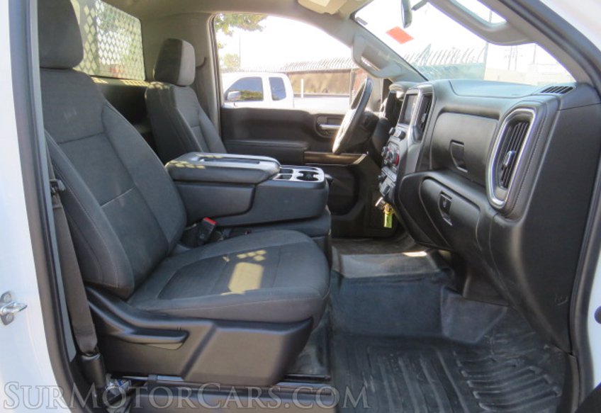 2022 Chevrolet Silverado 3500HD CC - Image 23