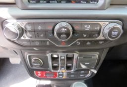 2020 Jeep Gladiator - Image 40