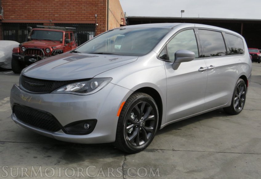 2020 Chrysler Pacifica - Image 3