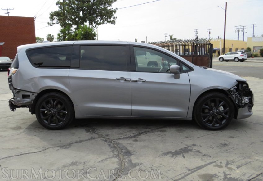 2020 Chrysler Pacifica - Image 12