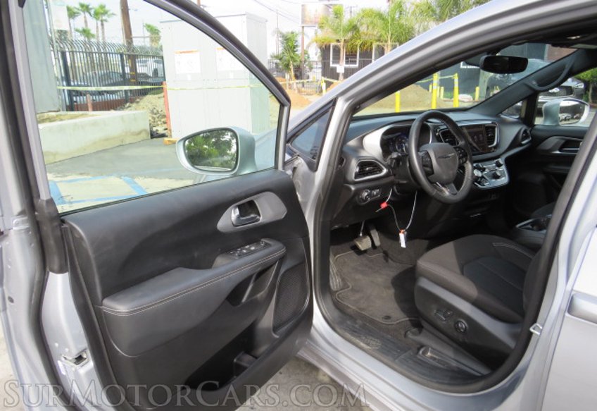 2020 Chrysler Pacifica - Image 19