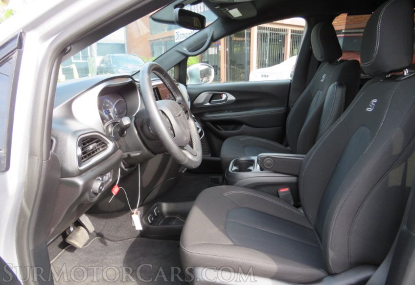2020 Chrysler Pacifica - Image 25
