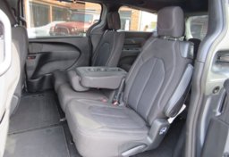 2020 Chrysler Pacifica - Image 27