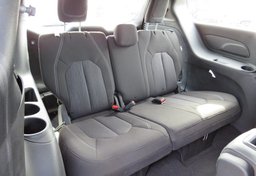 2020 Chrysler Pacifica - Image 32