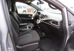 2020 Chrysler Pacifica - Image 26