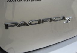 2020 Chrysler Pacifica - Image 18