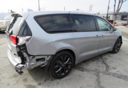 2020 Chrysler Pacifica - Image 6
