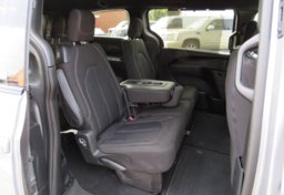 2020 Chrysler Pacifica - Image 28