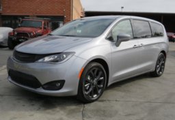 2020 Chrysler Pacifica - Image 3
