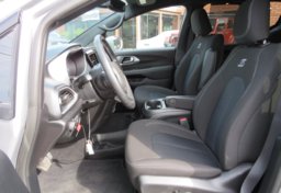 2020 Chrysler Pacifica - Image 23
