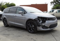 2020 Chrysler Pacifica - Image 4