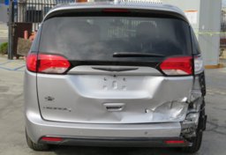 2020 Chrysler Pacifica - Image 10