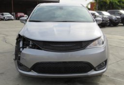 2020 Chrysler Pacifica - Image 9