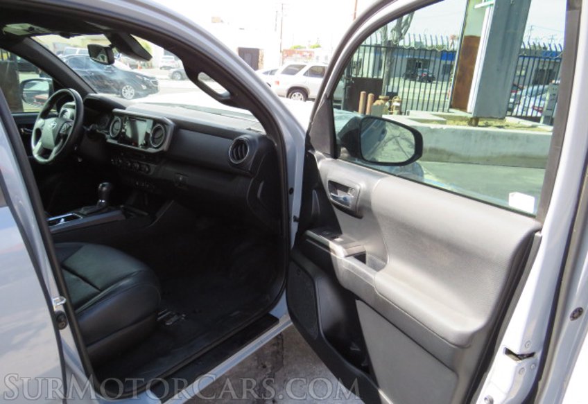 2019 Toyota Tacoma 4WD - Image 17