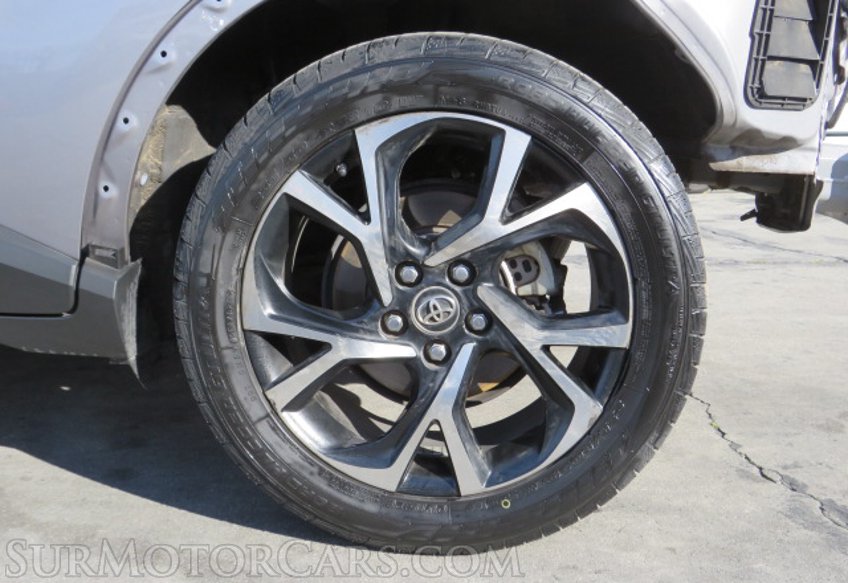 2019 Toyota C-HR - Image 18