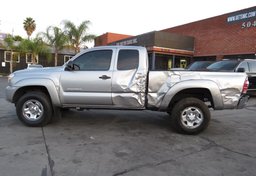 2014 Toyota Tacoma - Image 12